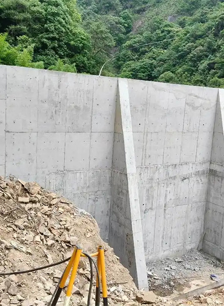 驻马店上蔡县重力式挡土墙